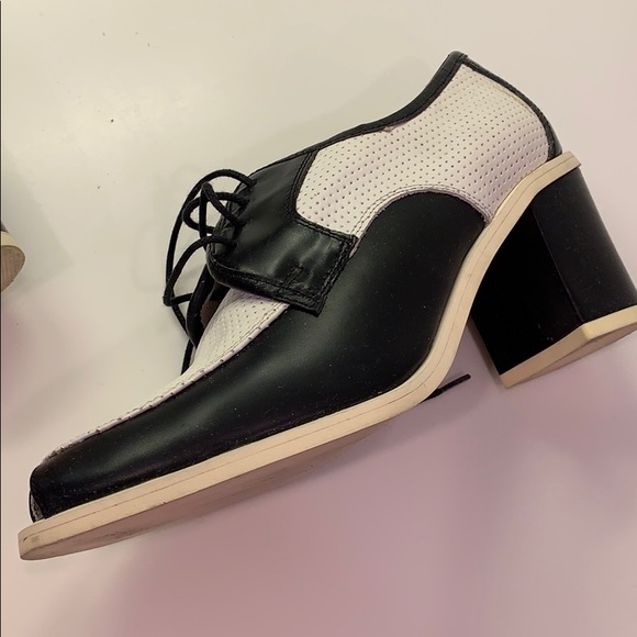 Black/White open toe oxford style with chunky heel - Picture 5 of 8